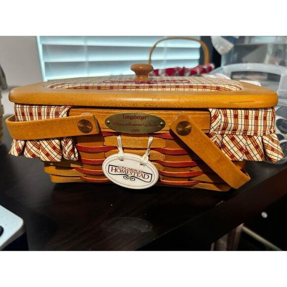 Longaberger 2000 Woven‎ Memories Basket Homestead with padded lid and Tie-On - Picture 1 of 4